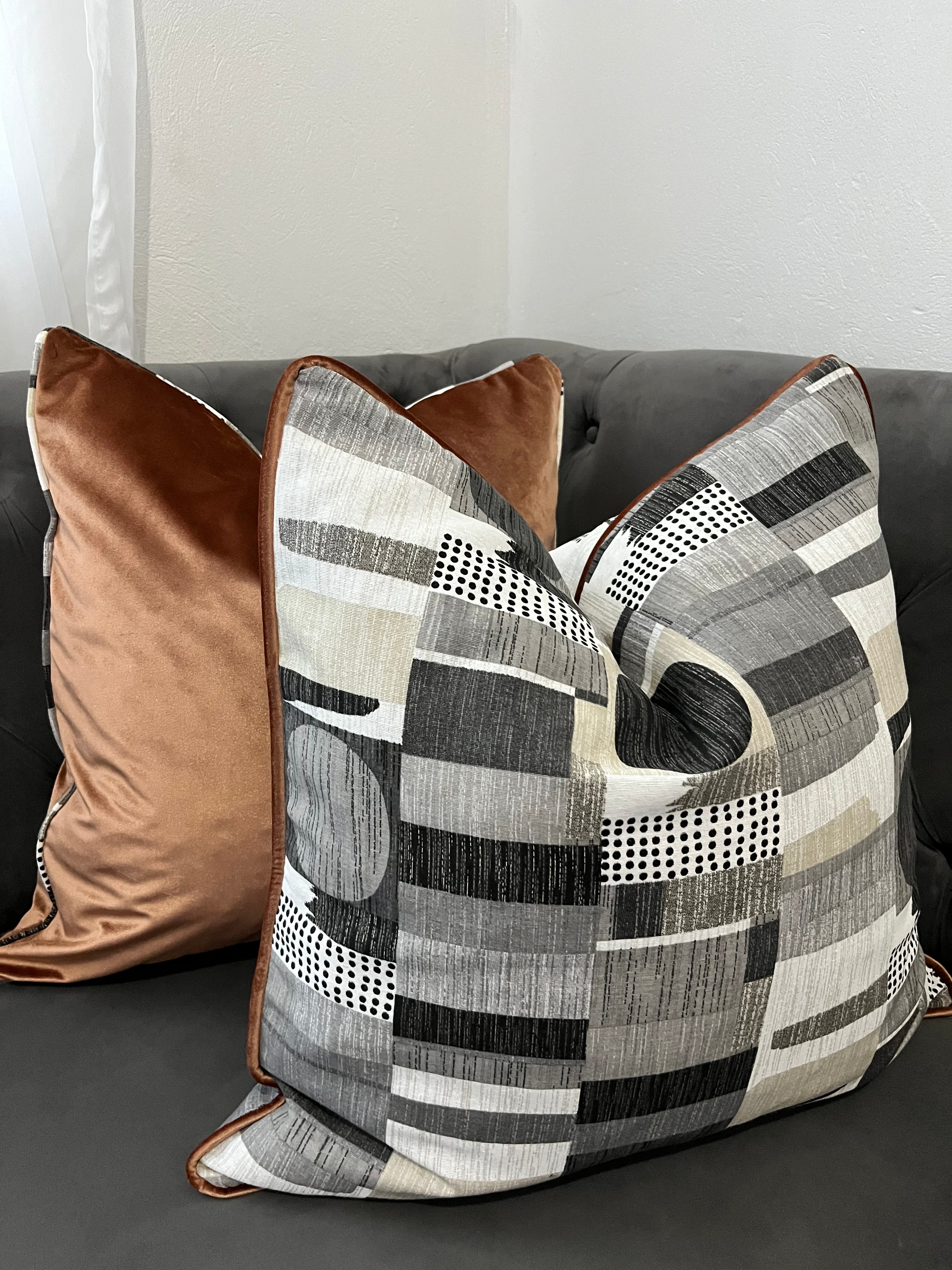 Black and White Mono (60 X 60 cm)