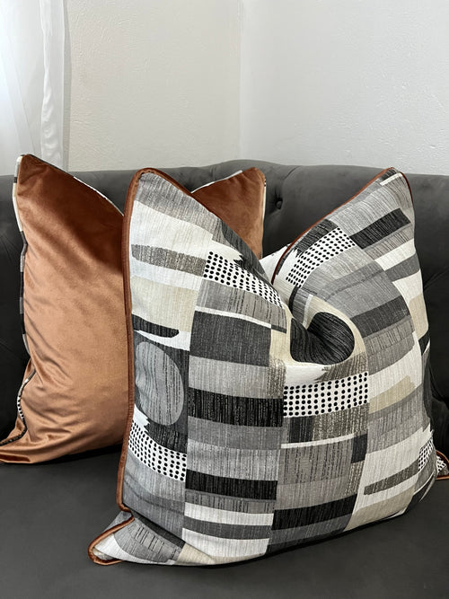 Black and White Mono (60 X 60 cm)